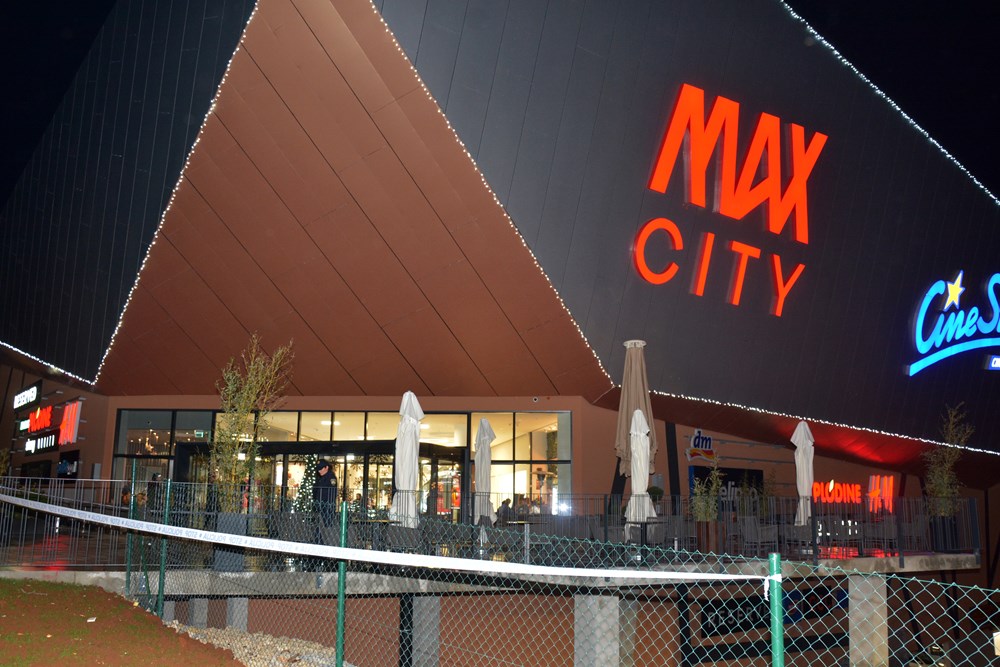 PULA, 20. 12. 2018. MAX CITY STOJA, MUŠKARAC PAO S TERASE, snimio Neven LAZAREVIĆ